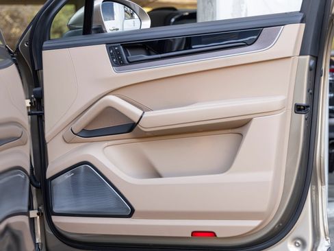 Certified 2025 Porsche Cayenne S AWD/4WD image 63