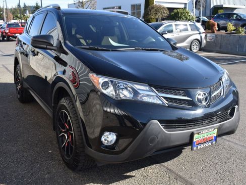 Used 2013 Toyota RAV4 LE image 3