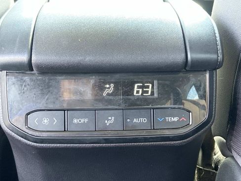 Used 2023 Toyota Highlander LE FWD image 15