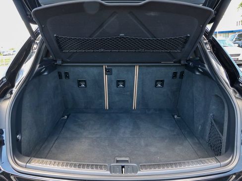 Used 2020 Porsche Macan w/ Premium Package Plus AWD/4WD image 34