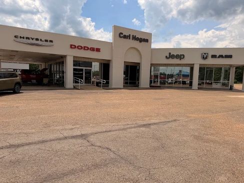 Used 2025 Chevrolet Traverse LT FWD image 7