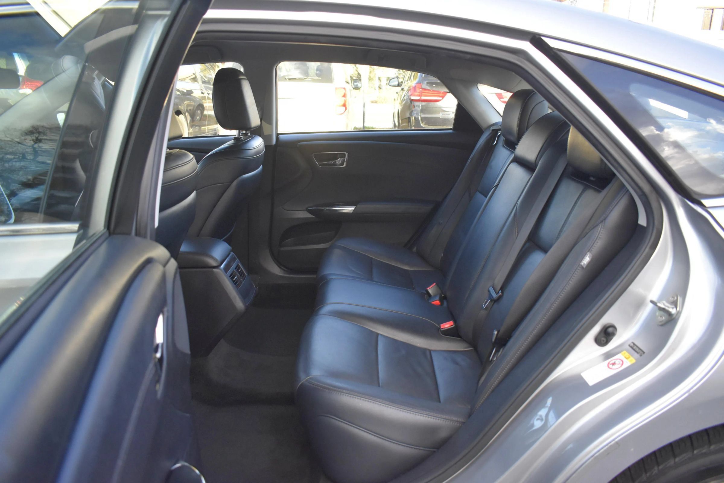 Used 2018 Toyota Avalon XLE FWD image 17