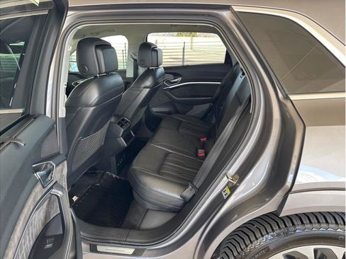 Used 2019 Audi e-tron Prestige w/ Prestige Package image 11
