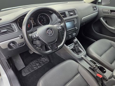 Used 2017 Volkswagen Jetta SE image 11