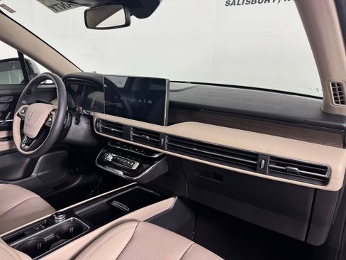 Used 2025 Lincoln Corsair Grand Touring image 36