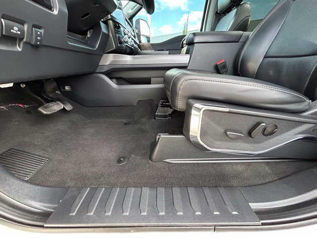 Used 2024 Ford F350 Lariat w/ Black Appearance Package AWD/4WD image 33
