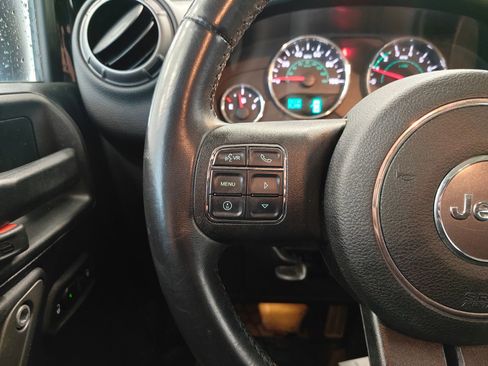 Used 2018 Jeep Wrangler Unlimited Sport S AWD/4WD image 11