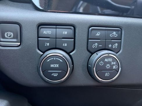 Used 2022 Chevrolet Silverado 1500 LT Trail Boss w/ LT Trail Boss Premium Package image 24