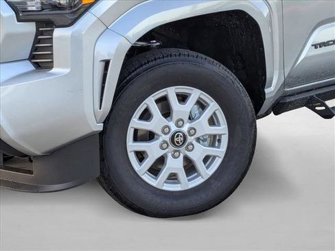 Used 2025 Toyota Tacoma SR5 AWD/4WD image 10
