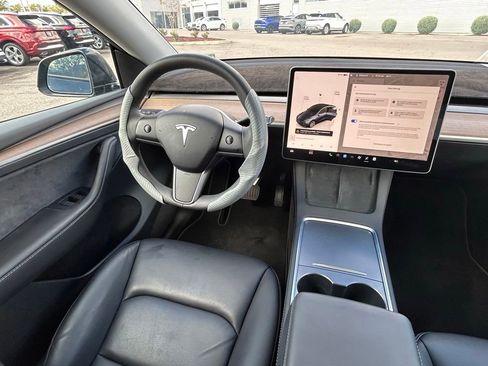 Used 2024 Tesla Model Y 2WD image 7