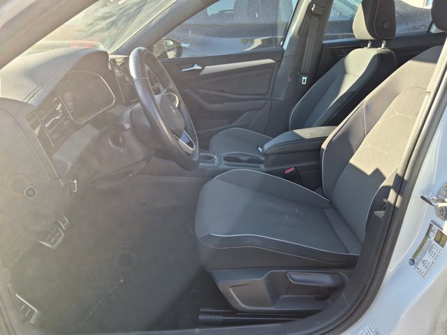 Used 2025 Volkswagen Jetta Sport FWD image 9
