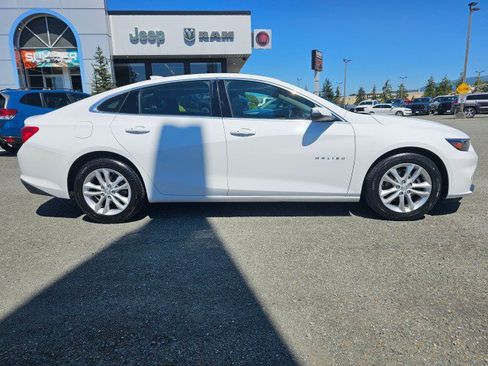 Used 2018 Chevrolet Malibu LT FWD image 2