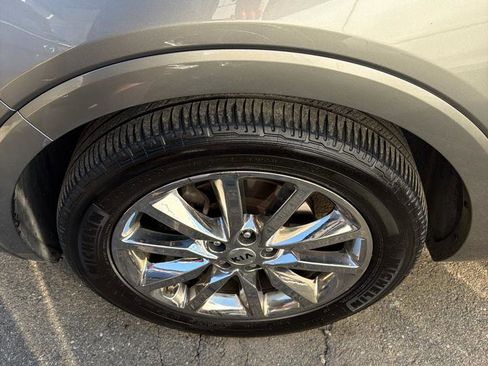 Used 2016 Kia Sorento SX image 3