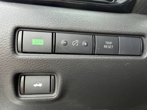 Used 2025 Nissan Sentra SV image 37