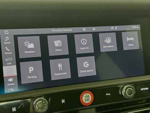 Certified 2025 Porsche Macan image 17