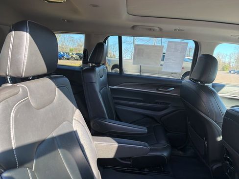 Certified 2023 Jeep Grand Cherokee L Limited image 10