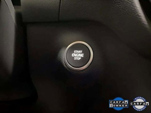 Used 2025 Volvo XC40 B5 Plus image 40