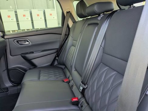 Used 2025 Nissan Rogue Platinum w/ Platinum Premium Package FWD image 15