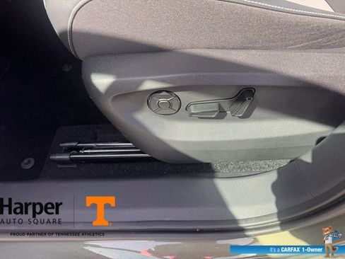 Used 2025 Volkswagen Tiguan SE R-Line image 18