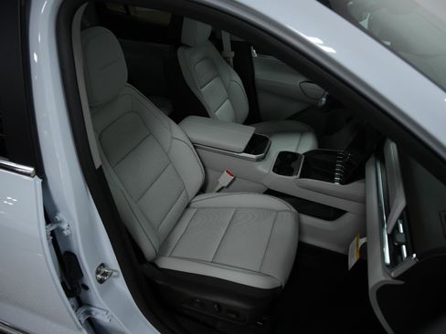 New 2026 GMC Terrain Denali w/ LPO, Black Badging Package image 15