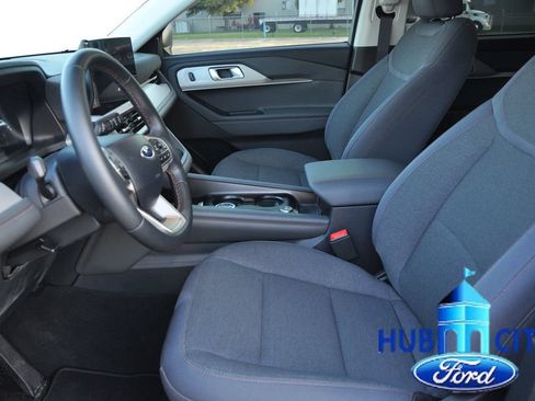 Used 2025 Ford Explorer Active RWD image 10