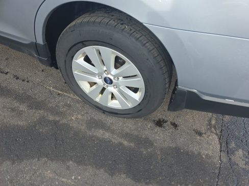 Used 2019 Subaru Outback 2.5i Premium w/ Popular Package #2 image 9