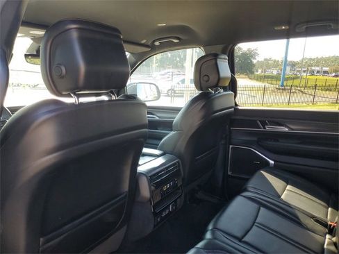 Used 2024 Jeep Wagoneer L Series II image 27