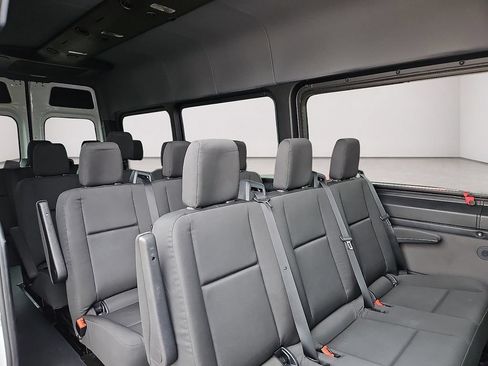 Used 2025 Mercedes-Benz Sprinter 2500 image 15