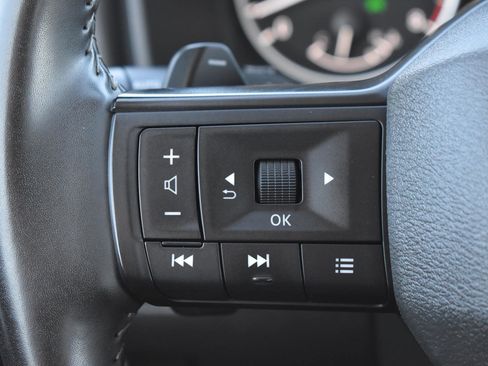 Used 2025 Nissan Rogue SV image 6