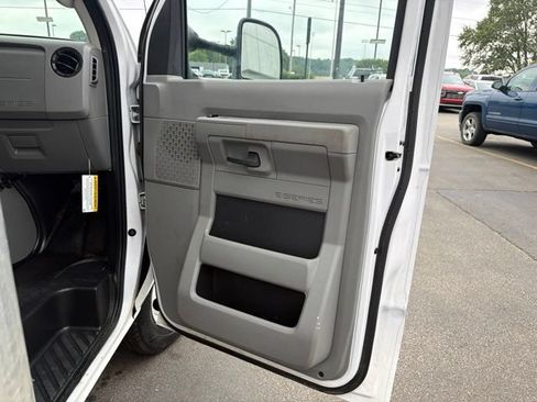 Used 2022 Ford E-450 and Econoline 450 Super Duty w/ Power Windows & Locks Group RWD image 20