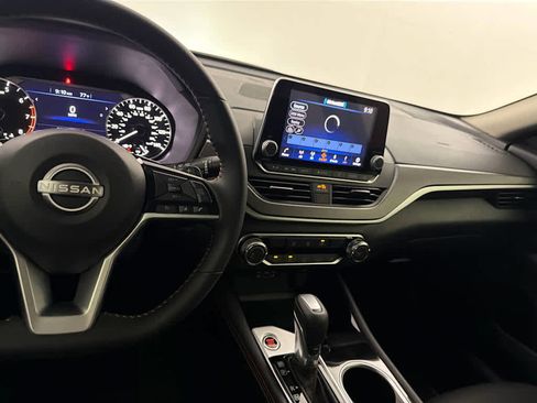 Certified 2025 Nissan Altima 2.5 SR FWD image 18