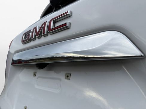 Used 2024 GMC Terrain SLE image 17