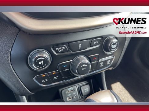Used 2018 Jeep Cherokee Latitude w/ Safety Group AWD/4WD image 28