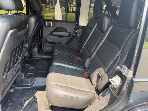 Used 2021 Jeep Wrangler Unlimited Rubicon w/ Dual Top Group AWD/4WD image 14
