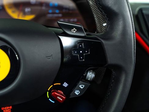 Certified 2025 Ferrari Roma Spider RWD image 31
