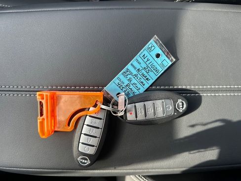 Used 2021 Nissan Frontier SV image 23