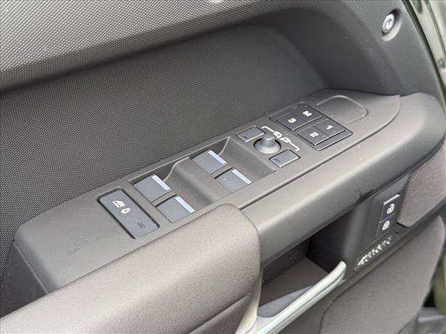 New 2026 Land Rover Defender 110 X-Dynamic SE AWD/4WD image 13