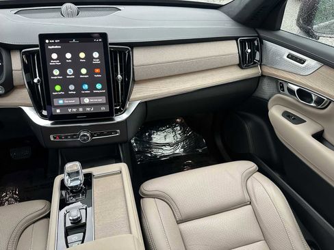 Certified 2025 Volvo XC90 T8 Ultra image 19