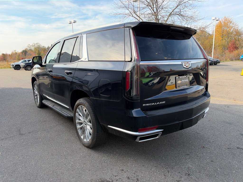 Used 2023 Cadillac Escalade Premium Luxury w/ LPO, Floor Liner Package AWD/4WD image 10