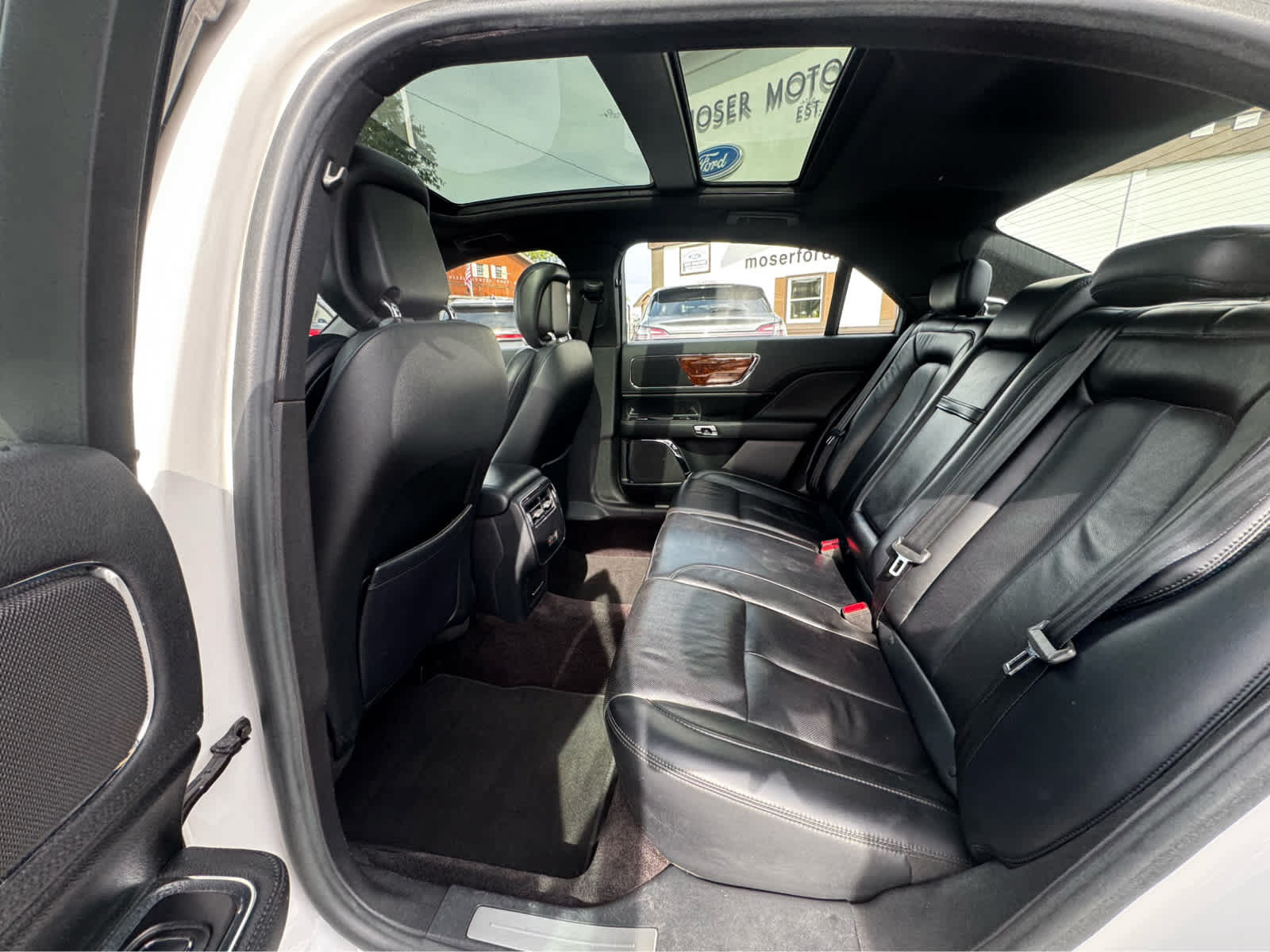 Used 2017 Lincoln Continental Select w/ Climate Package AWD/4WD image 32