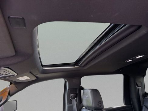 Used 2023 Chevrolet Silverado 2500 High Country w/ LPO, Hitch Package image 12