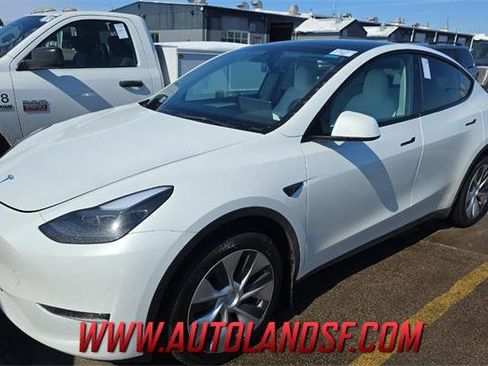 Used 2023 Tesla Model Y Long Range image 1