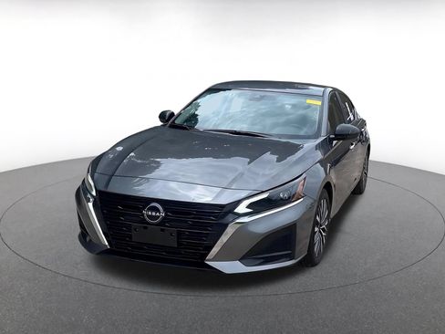 Used 2025 Nissan Altima 2.5 SV FWD image 4