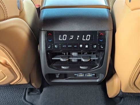 Used 2022 Jeep Grand Cherokee Summit AWD/4WD image 15