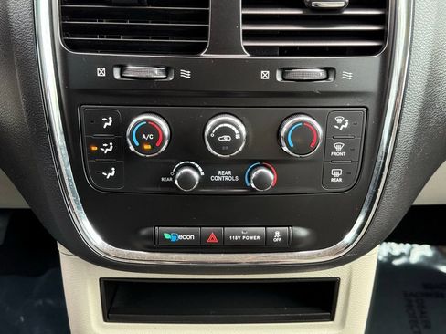 Used 2016 Dodge Grand Caravan SE w/ Quick Order Package 29E SE FWD image 32