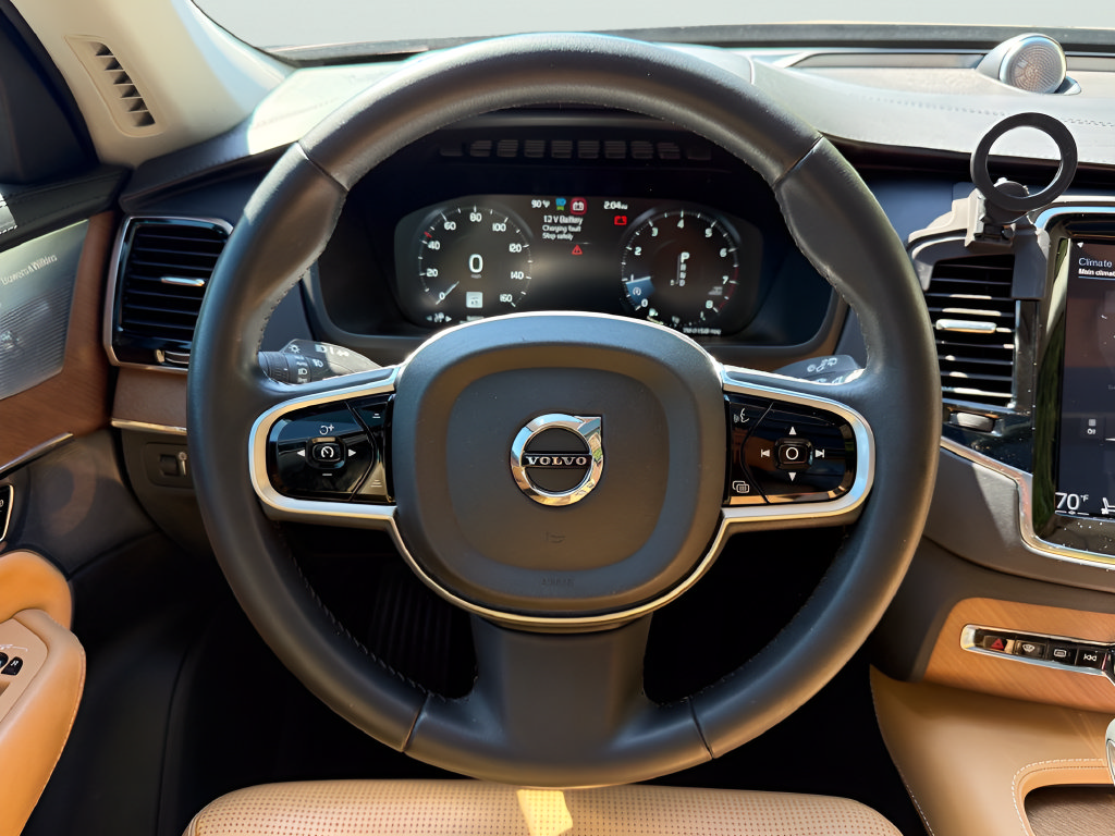 Used 2016 Volvo XC90 T6 Inscription w/ Vision Package AWD/4WD image 12