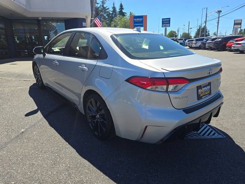Used 2024 Toyota Corolla SE w/ SE Package FWD image 5