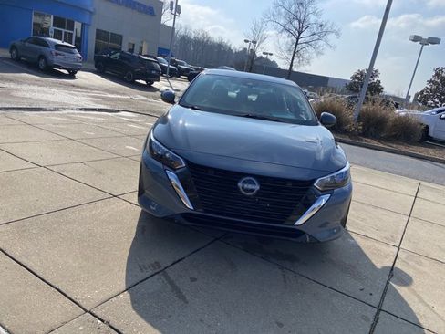 Used 2024 Nissan Sentra SV image 3