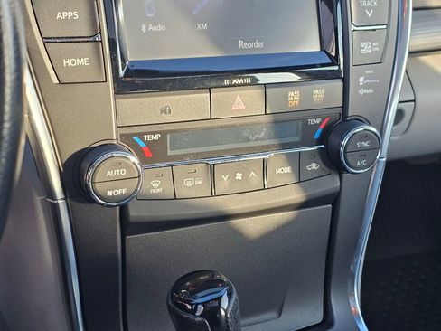 Used 2016 Toyota Camry Hybrid image 35