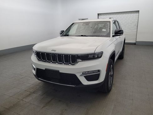 Used 2022 Jeep Grand Cherokee Limited 4xe w/ Luxury Tech Group II AWD/4WD image 15